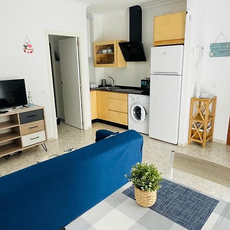 Apartamento nuevo y céntrico con Aire Acondicionado y Wifi -Solo familias o parejas- Conil De La Frontera Esterno foto