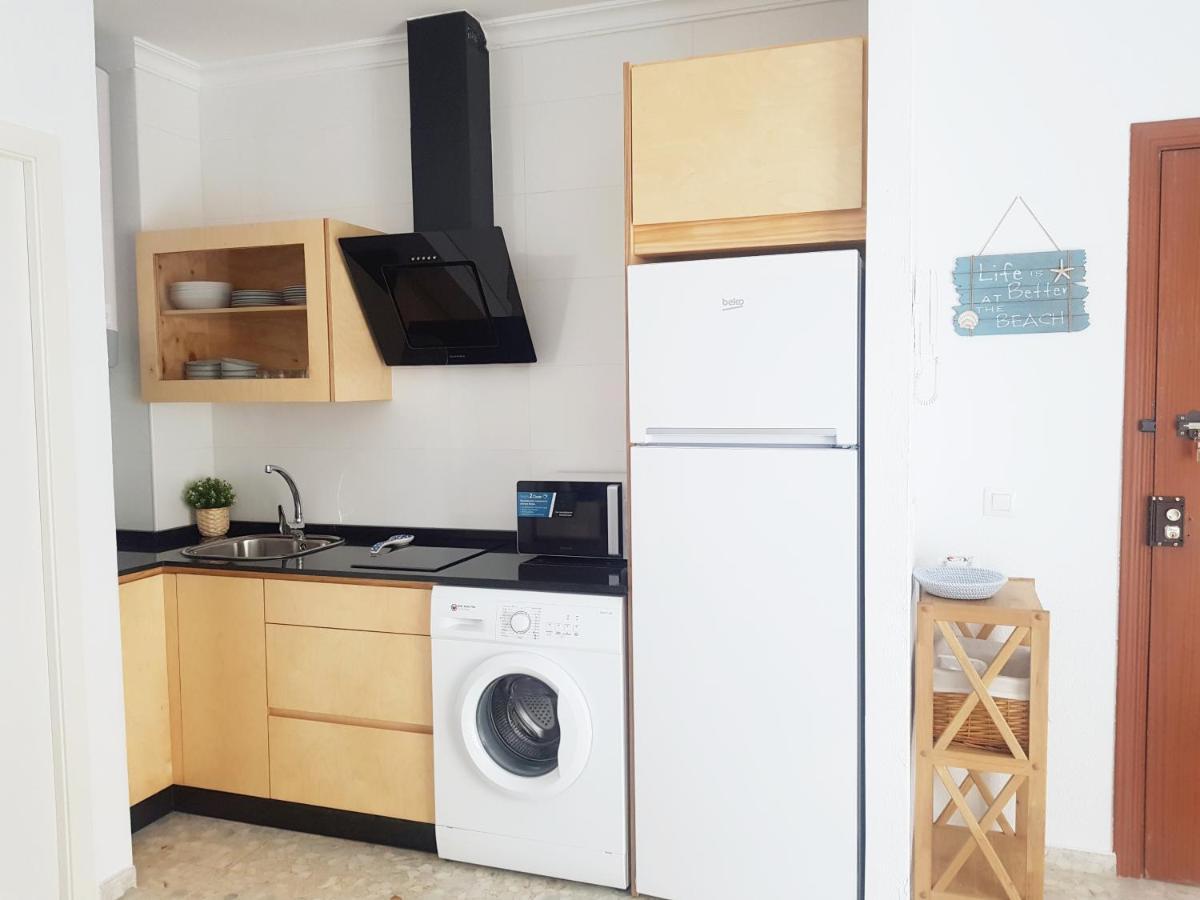 Apartamento nuevo y céntrico con Aire Acondicionado y Wifi -Solo familias o parejas- Conil De La Frontera Esterno foto