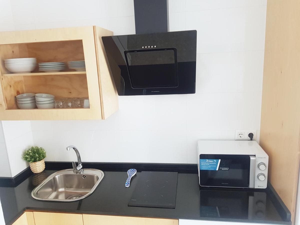 Apartamento nuevo y céntrico con Aire Acondicionado y Wifi -Solo familias o parejas- Conil De La Frontera Esterno foto