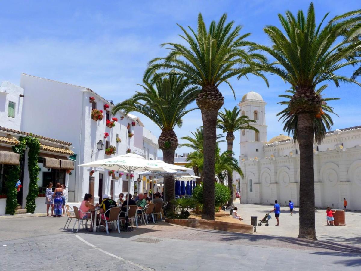 Apartamento nuevo y céntrico con Aire Acondicionado y Wifi -Solo familias o parejas- Conil De La Frontera Esterno foto