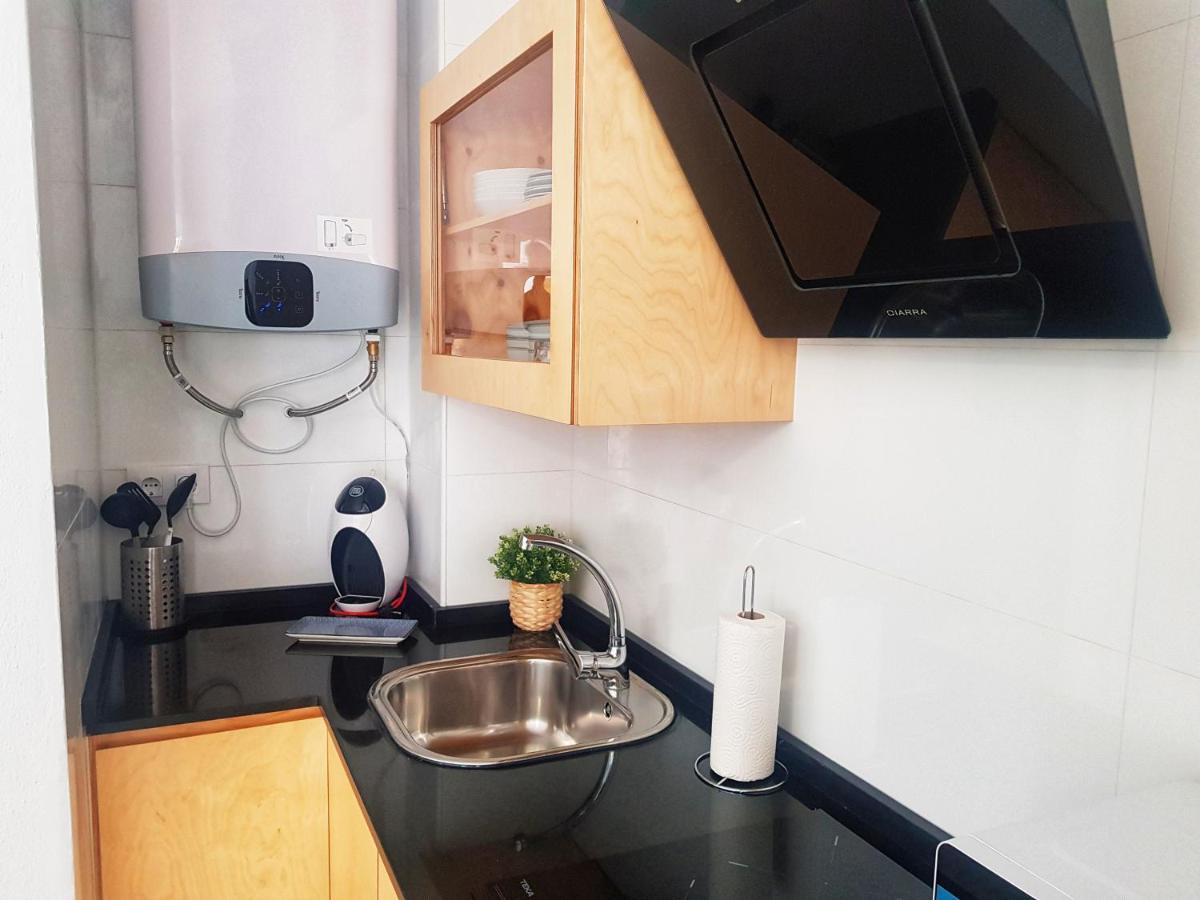 Apartamento nuevo y céntrico con Aire Acondicionado y Wifi -Solo familias o parejas- Conil De La Frontera Esterno foto