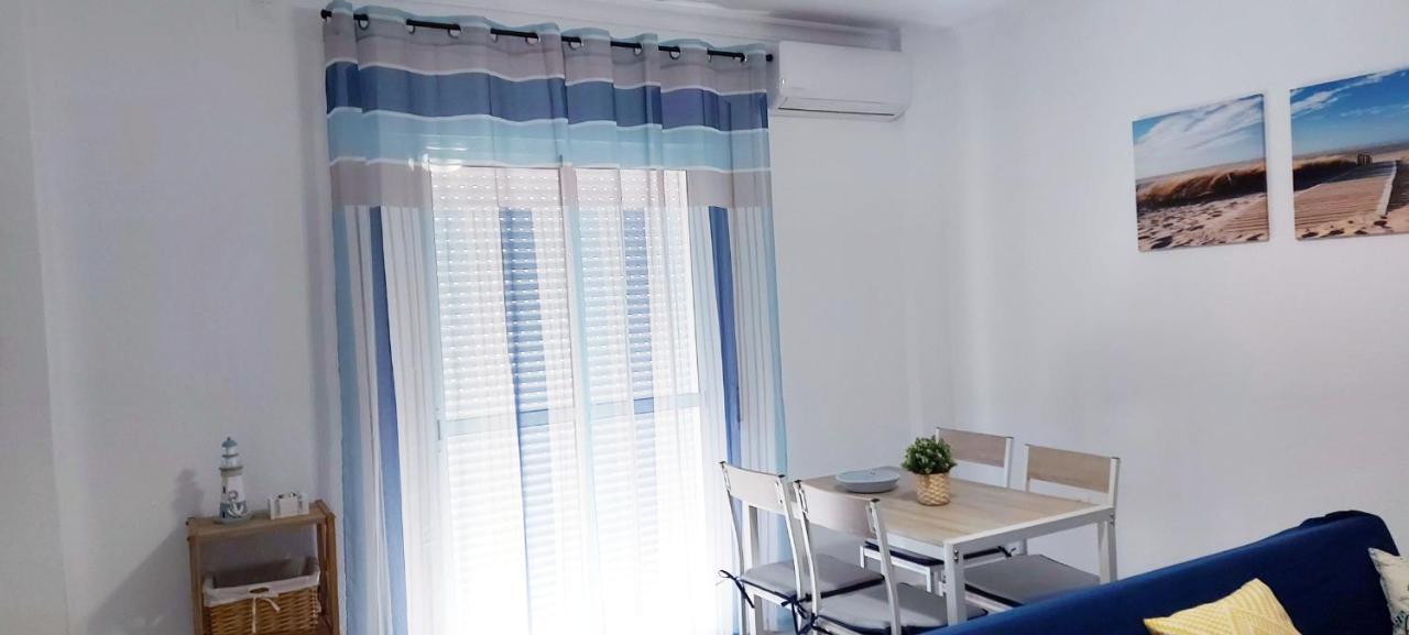 Apartamento nuevo y céntrico con Aire Acondicionado y Wifi -Solo familias o parejas- Conil De La Frontera Esterno foto