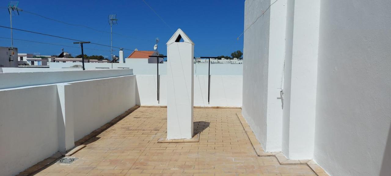 Apartamento nuevo y céntrico con Aire Acondicionado y Wifi -Solo familias o parejas- Conil De La Frontera Esterno foto
