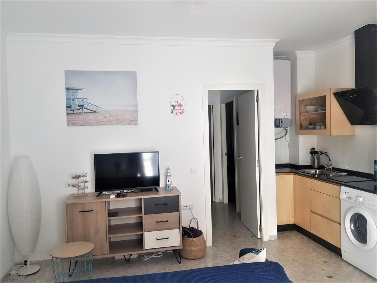 Apartamento nuevo y céntrico con Aire Acondicionado y Wifi -Solo familias o parejas- Conil De La Frontera Esterno foto