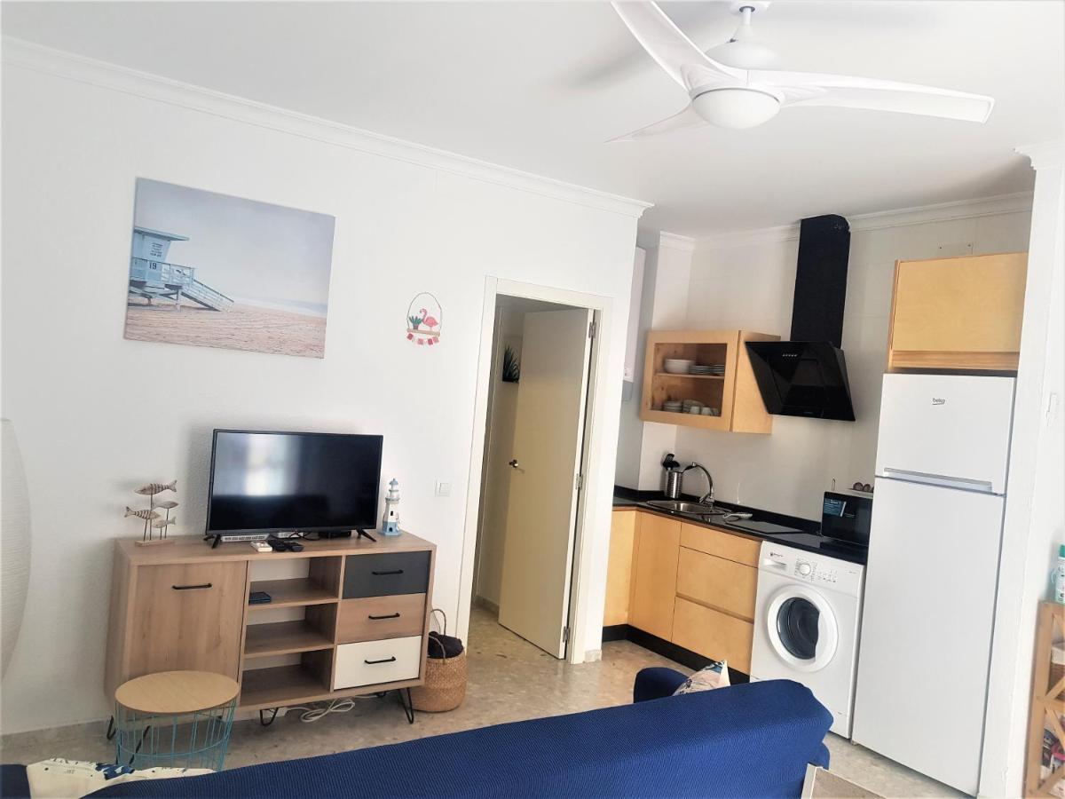 Apartamento nuevo y céntrico con Aire Acondicionado y Wifi -Solo familias o parejas- Conil De La Frontera Esterno foto