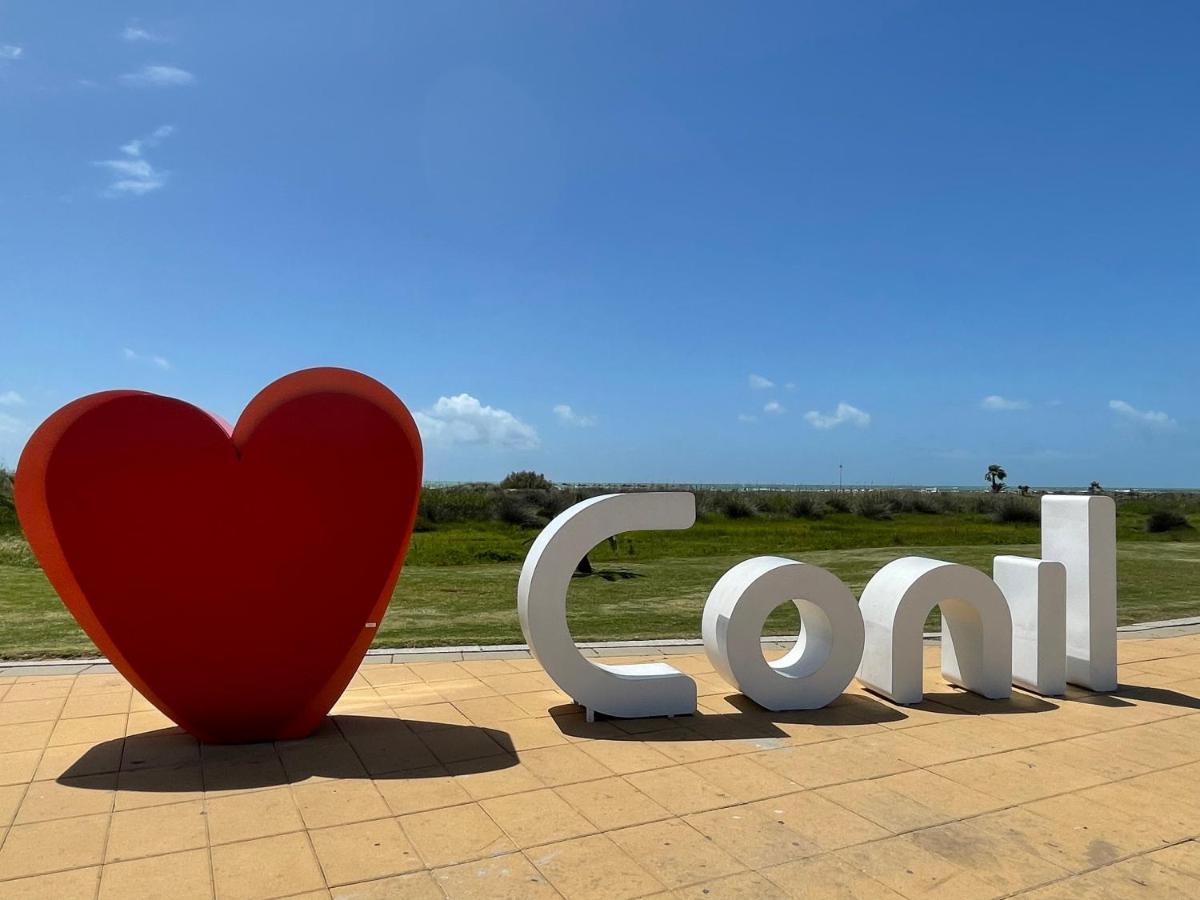 Apartamento nuevo y céntrico con Aire Acondicionado y Wifi -Solo familias o parejas- Conil De La Frontera Esterno foto
