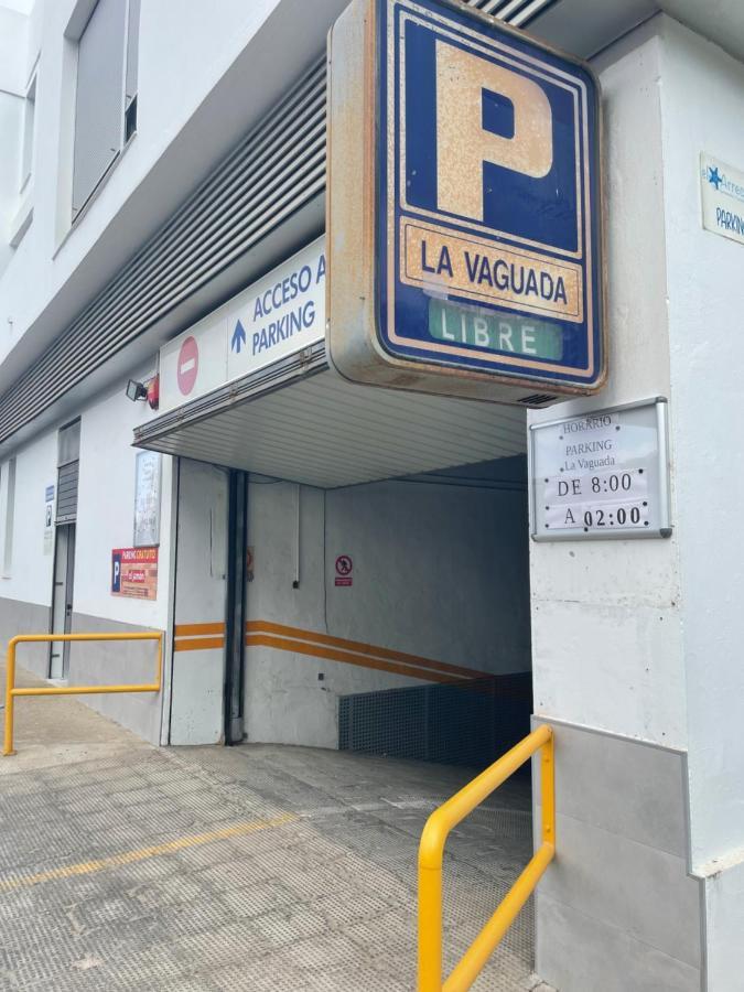 Apartamento nuevo y céntrico con Aire Acondicionado y Wifi -Solo familias o parejas- Conil De La Frontera Esterno foto