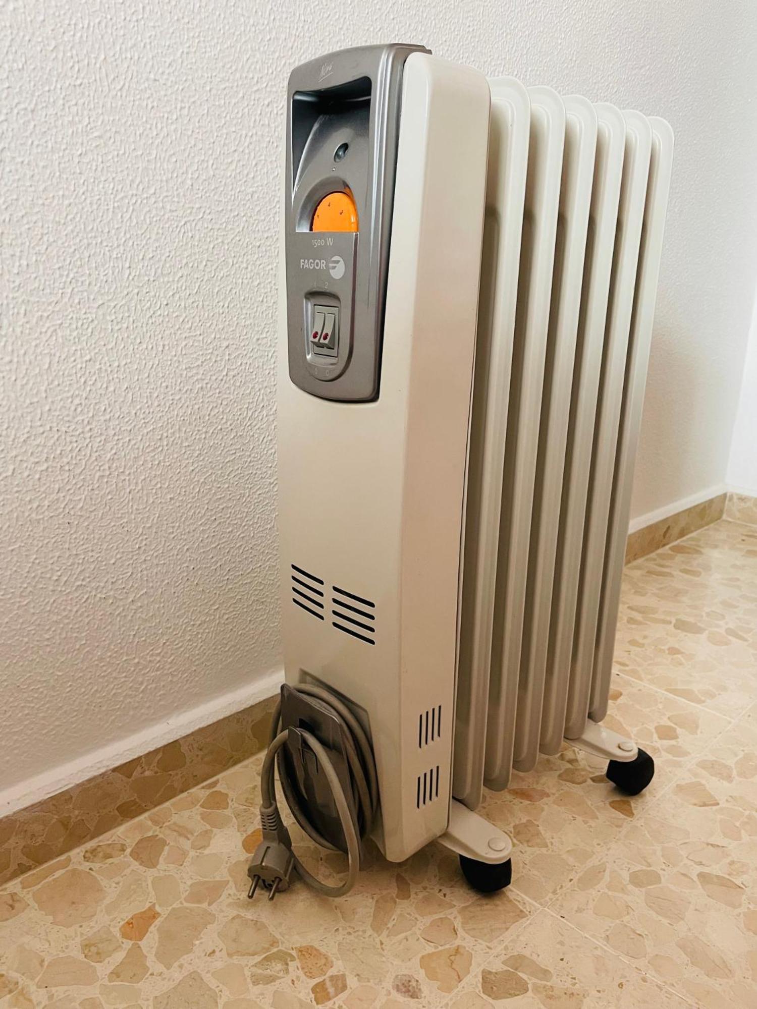 Apartamento nuevo y céntrico con Aire Acondicionado y Wifi -Solo familias o parejas- Conil De La Frontera Esterno foto