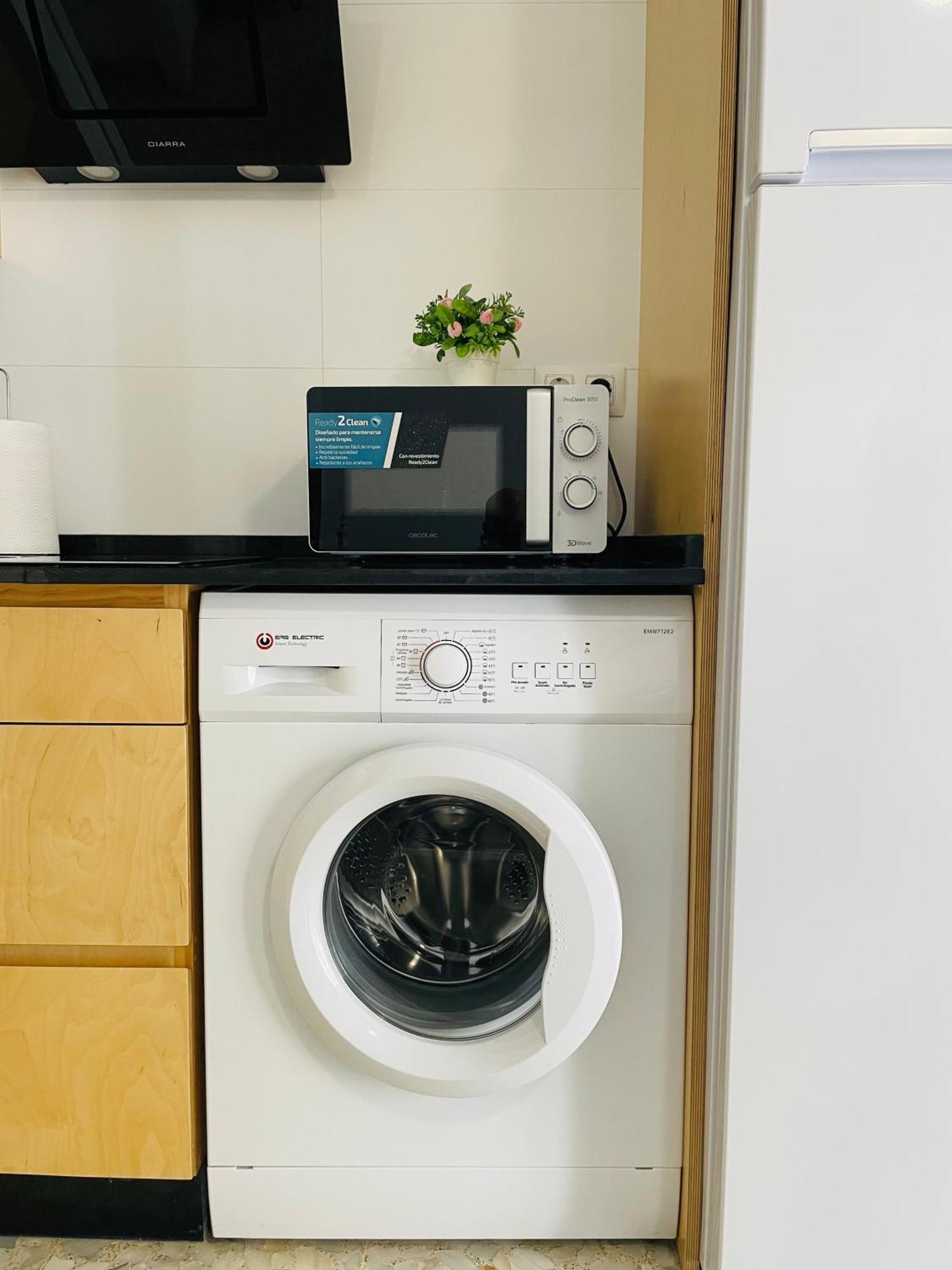 Apartamento nuevo y céntrico con Aire Acondicionado y Wifi -Solo familias o parejas- Conil De La Frontera Esterno foto