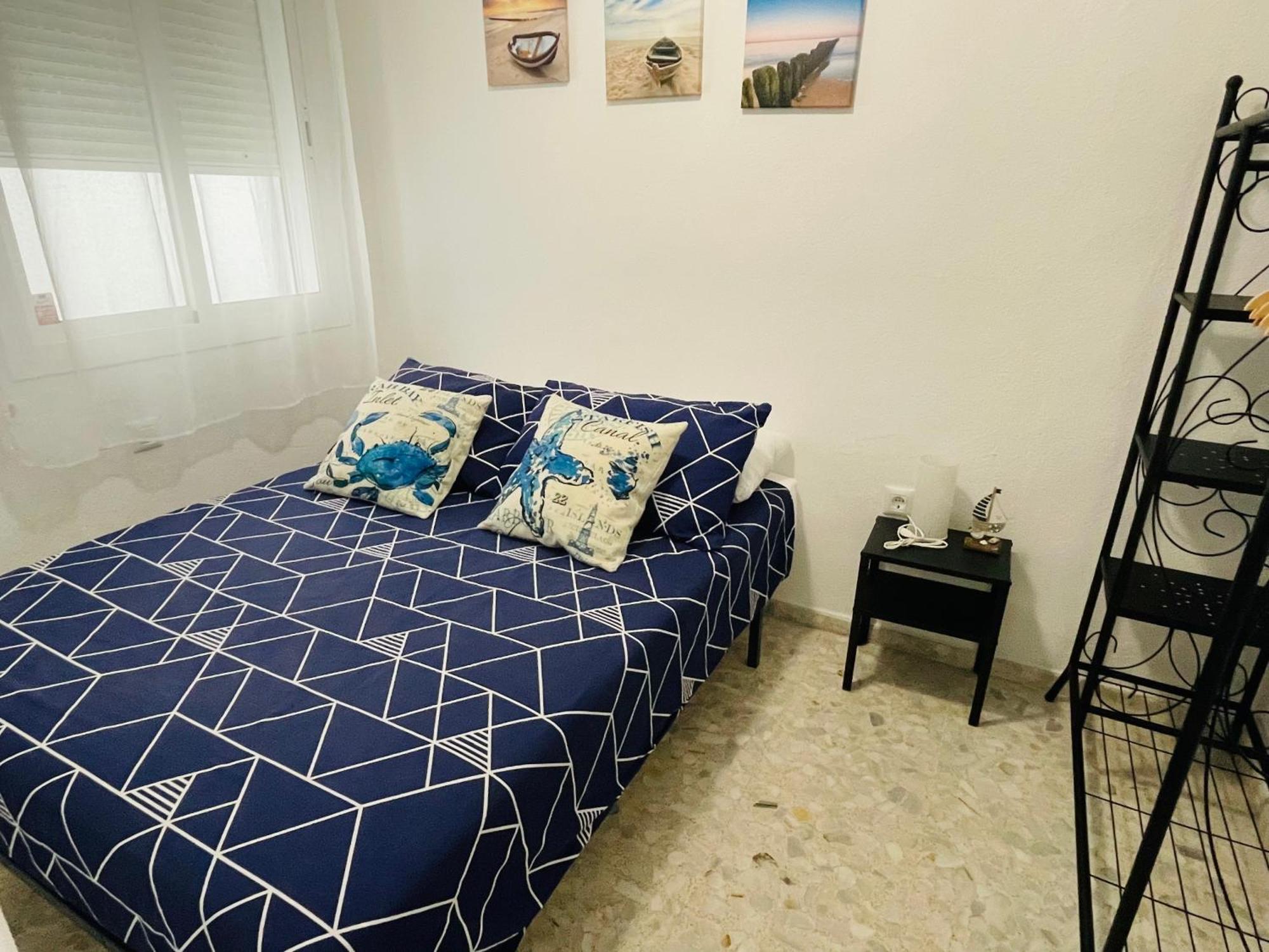 Apartamento nuevo y céntrico con Aire Acondicionado y Wifi -Solo familias o parejas- Conil De La Frontera Esterno foto