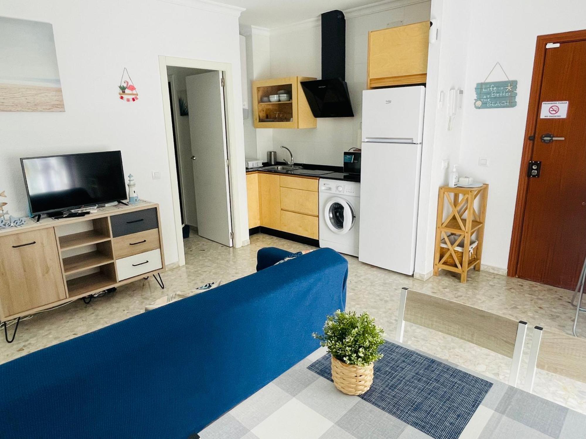 Apartamento nuevo y céntrico con Aire Acondicionado y Wifi -Solo familias o parejas- Conil De La Frontera Esterno foto