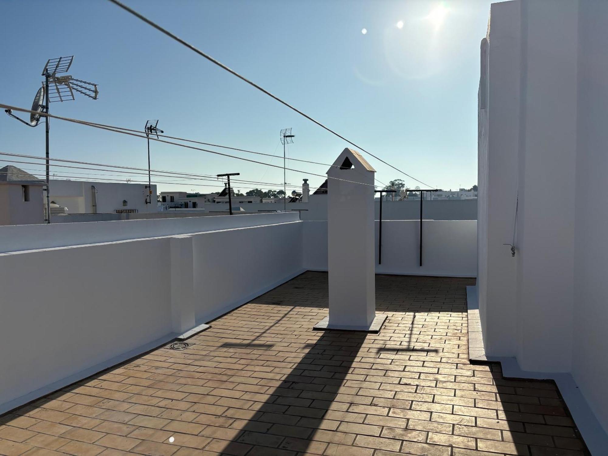 Apartamento nuevo y céntrico con Aire Acondicionado y Wifi -Solo familias o parejas- Conil De La Frontera Esterno foto