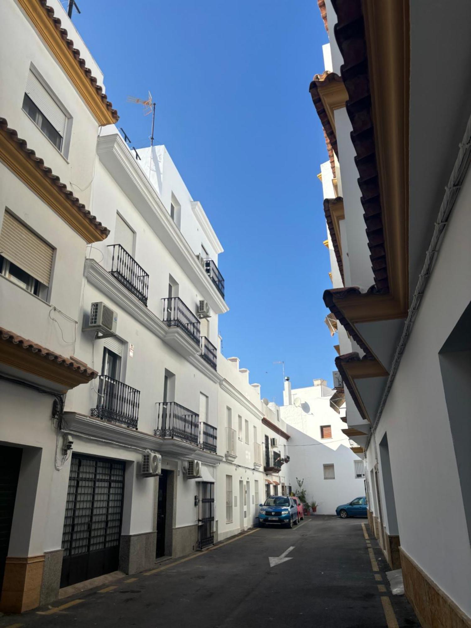 Apartamento nuevo y céntrico con Aire Acondicionado y Wifi -Solo familias o parejas- Conil De La Frontera Esterno foto