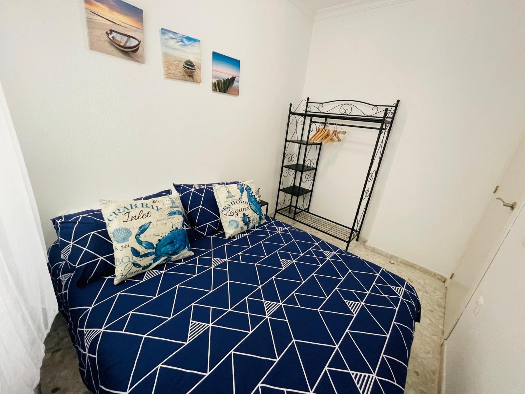 Apartamento nuevo y céntrico con Aire Acondicionado y Wifi -Solo familias o parejas- Conil De La Frontera Esterno foto